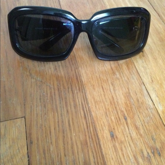 Chanel mother of pearl sunglasses SOLD - Picture 2 of 11